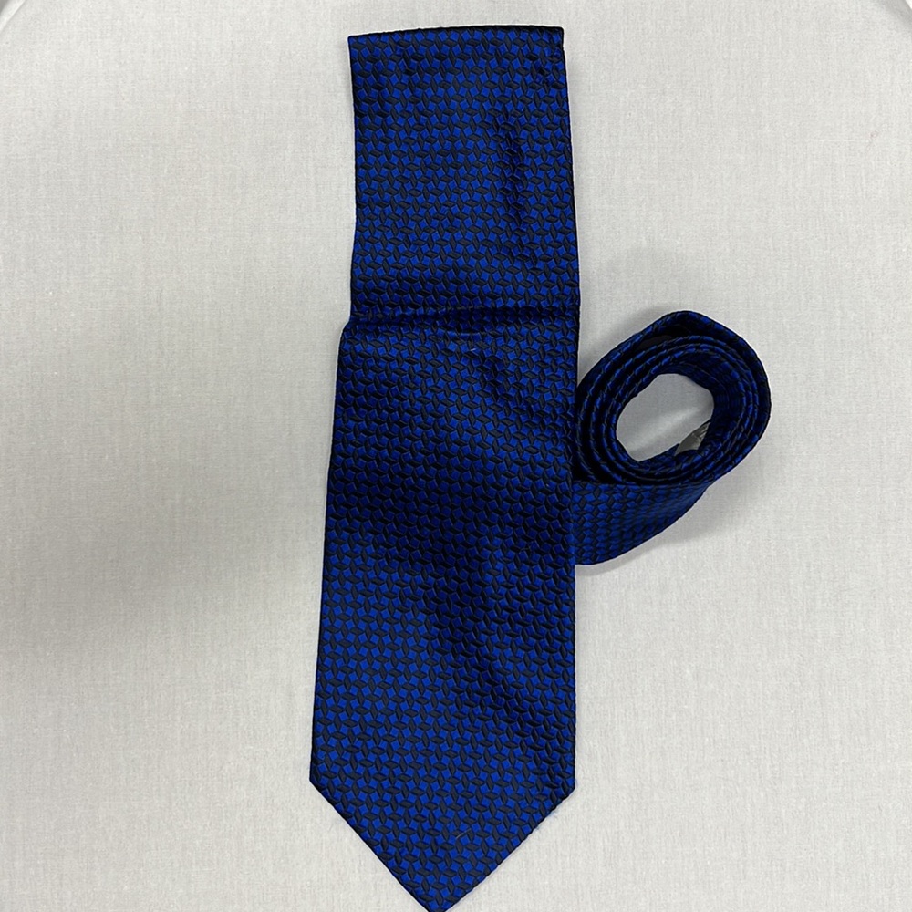 Vintage Bella Nova Neck Tie 100% Silk from Italy Hand Sewn in USA Blue Black